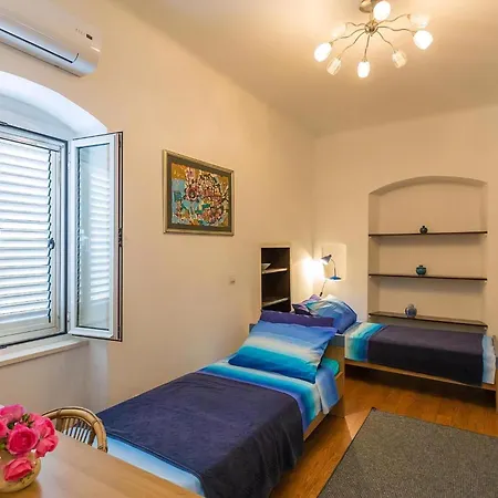 Apartment Elegante Marini Dvori *