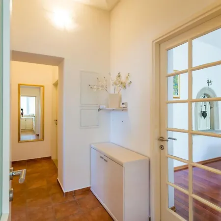 Appartamento Elegante Ferienvilla Marini Dvori